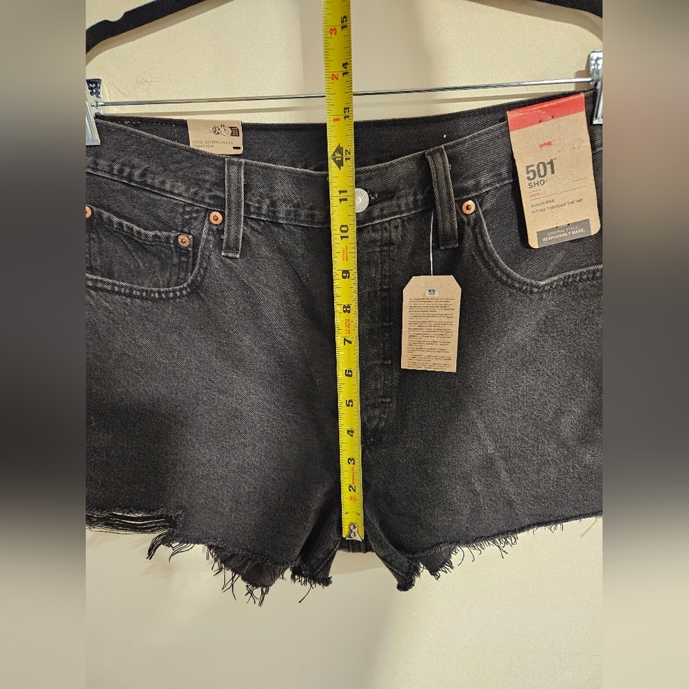 Levi's 501 Shorts - Picture 4 of 7